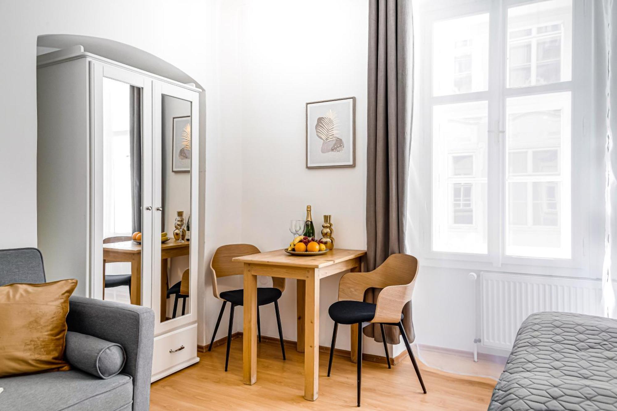 King'S Road Residence Praga Exterior foto